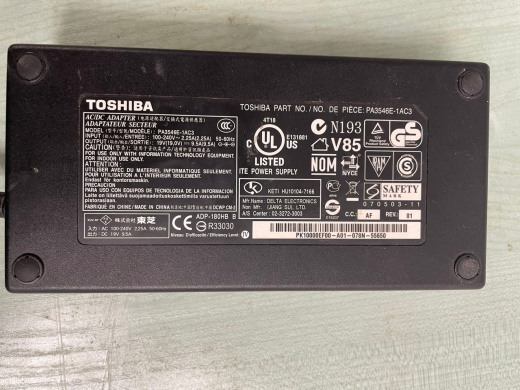 Блок питания для ноутбуков Toshiba Satellite X200-15K 19V, 9.5A, кругый с четырьмя отверстиями